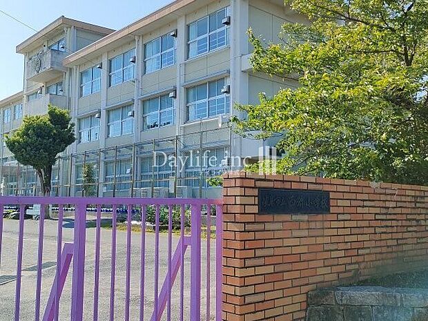 岐阜市立西郷小学校 730m