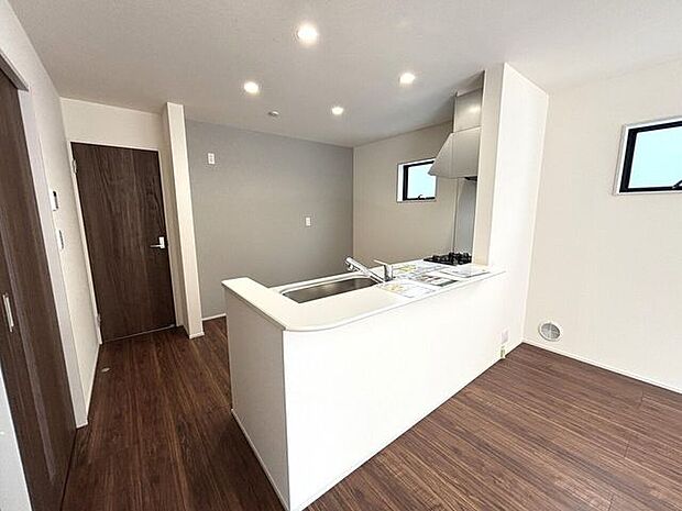 ◎カウンターキッチン◎ダウンライト◎アクセントクロス