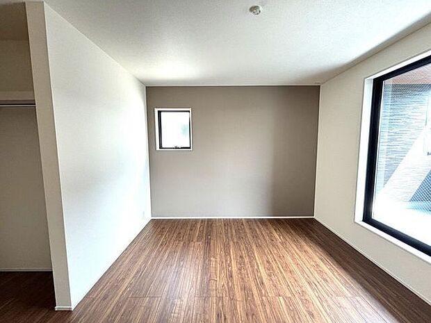 2F 南東洋室(7帖)主寝室◎ウォークインクローゼット◎アクセントクロス