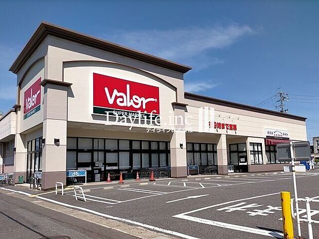 バロー都通店 910m