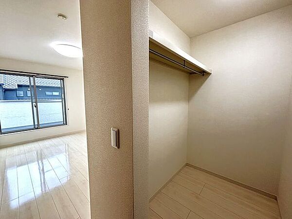 2F 南西洋室(7.5帖)主寝室◎ウォークインクローゼット