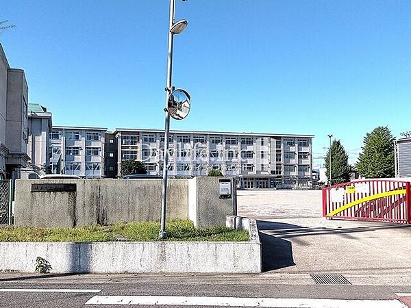 岐阜市立島小学校 1400m
