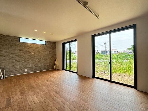 南向きの日当たり良好な18帖のLDKです♪