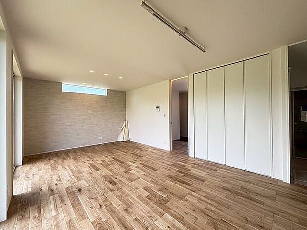 リビングにも大容量の収納があります♪