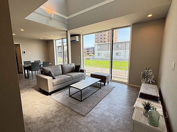 自然光が入る明るいLDKは、自然と家族が集まり、会話や笑顔が増えそうです!