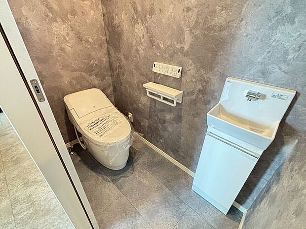 手洗いキャビネット付きのトイレですので大変衛生的です!