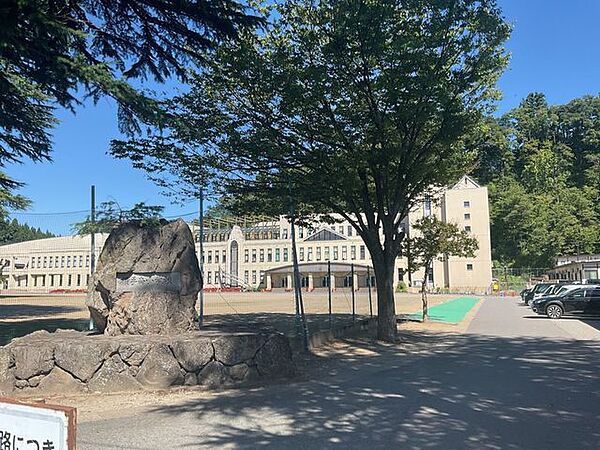 横手市立横手南小学校 1230m