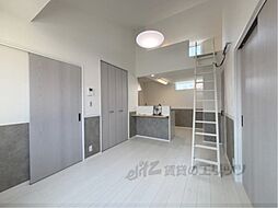 近鉄南大阪線 高田市駅 徒歩7分の賃貸アパート 2階1LDKのリビング/ダイニング