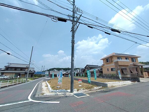 交差点から分譲地を撮影