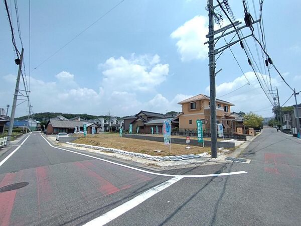 交差点から分譲地を撮影