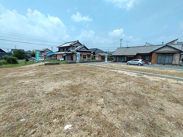物件内南西角側から北東方向を撮影