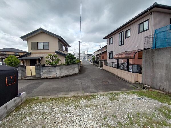 物件内から前面道路を撮影