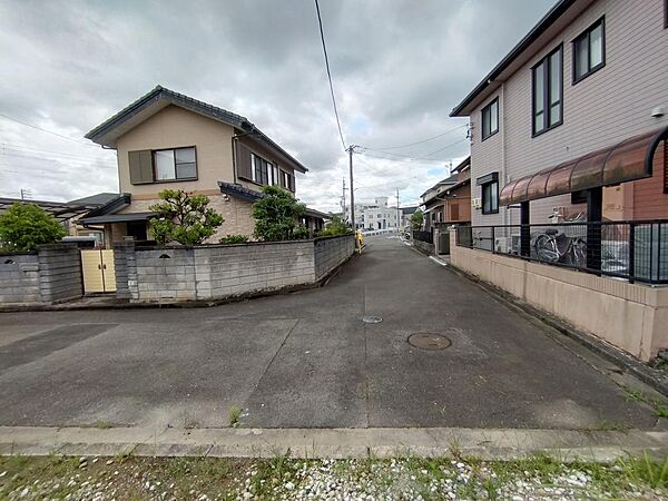 物件内から前面道路を撮影