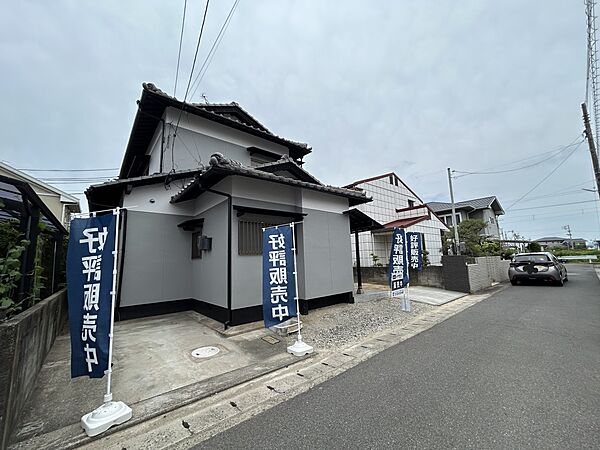 【外観】閑静住に佇む4台分駐車可能な戸建です！！※リフォーム後写真です※2026年6月撮影