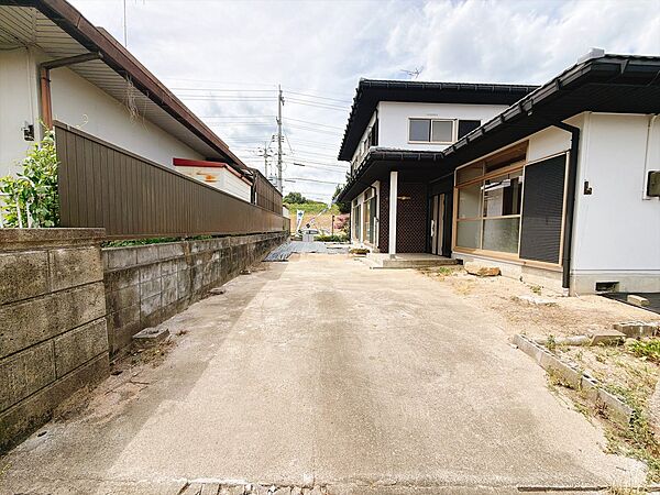 【駐車場】2台駐車可能なスペースです♪※リフォーム後の写真です（2026年8月撮影）