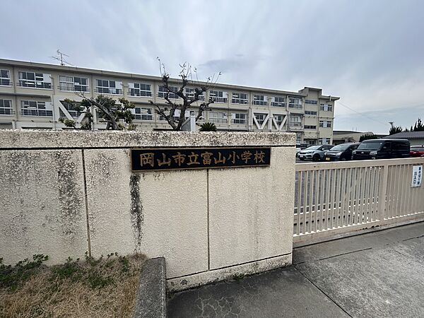 小学校 400m 岡山市立富山小学校