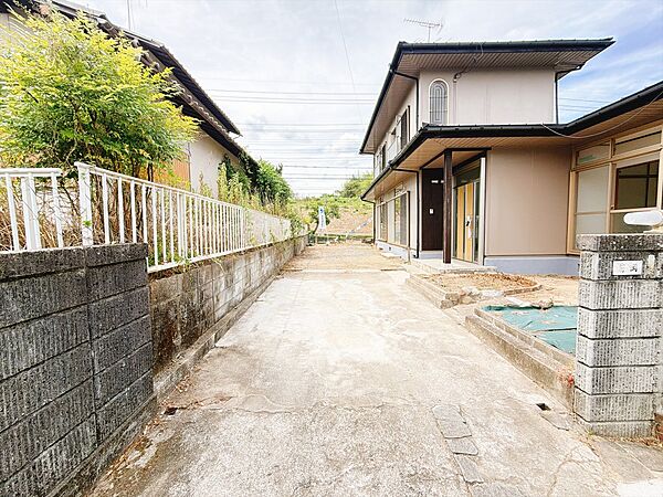 【駐車場】2台駐車可能なスペースです♪※リフォーム後の写真です（2026年8月撮影）