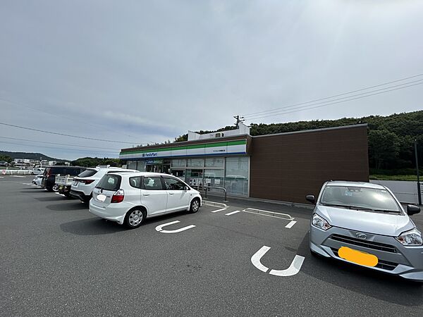 コンビニ 1800m ファミリーマート　マスカットスタジアム球場前店()