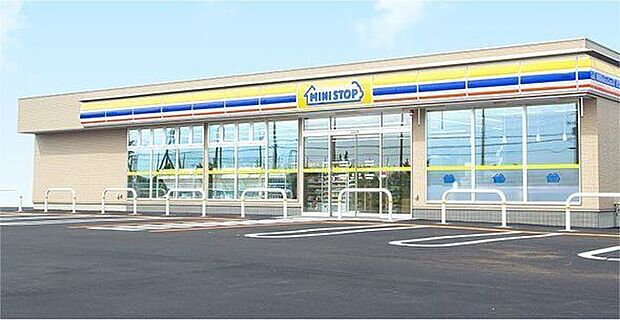 ミニストップ中百舌鳥駅前店 760m