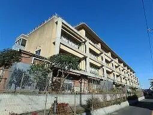 向丘小学校 920m