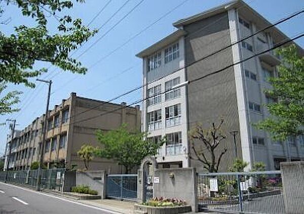 月洲中学校 930m