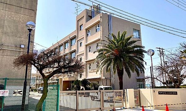 泉ヶ丘東中学校 990m