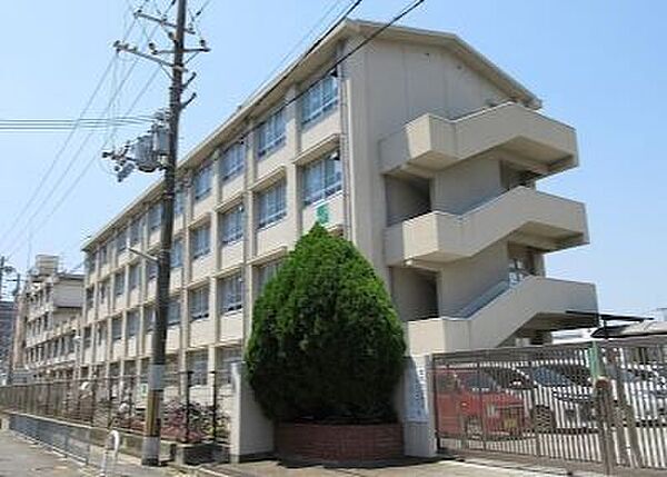 三宝小学校 690m