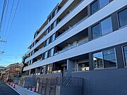 鶴見駅より徒歩7分 築4年9ヶ月 5階建の賃貸物件