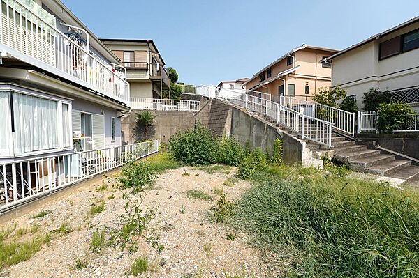 【更地渡し】南西・北西角地×高台で眺望良好！閑静な住宅街で最寄り駅まで徒歩12分の好立地。
