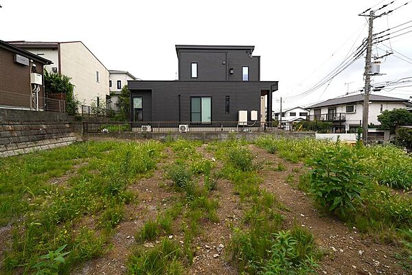整然とした街並みが広がる閑静な分譲地。毎日の通勤・通学にも便利な駅徒歩9分です。