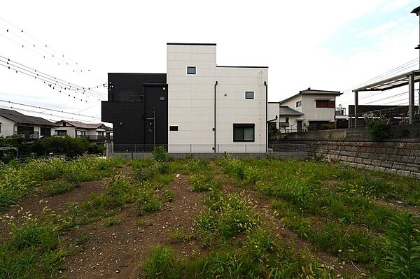 子育て世帯にもおすすめの閑静な分譲地。駅まで徒歩9分と日々のフットワークも軽快。