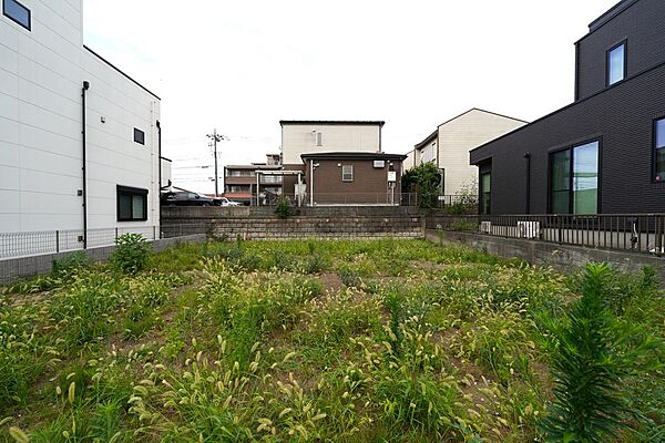 256m2超のゆとりある土地。日当たりや風通りを考慮した自由度の高い設計が可能です。