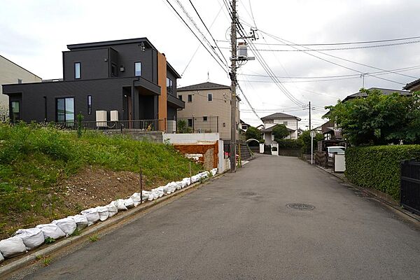 256m2超のゆとりある土地。日当たりや風通りを考慮した自由度の高い設計が可能です。