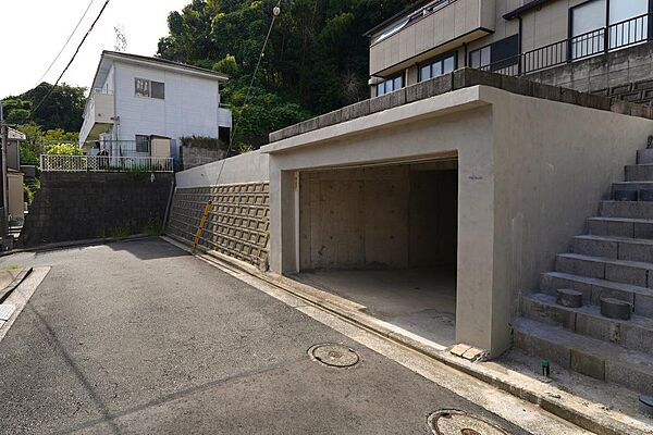 敷地の広がりや周辺の街並みなど写真だけでは伝わらない魅力を、ぜひ現地にて直接体感してみてください。