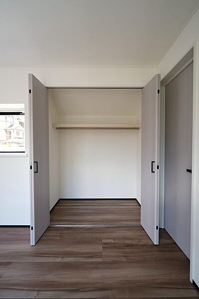 すべてのお部屋にクローゼットを用意。家族それぞれの荷物が各自の部屋で収まり、生活感を隠せます。