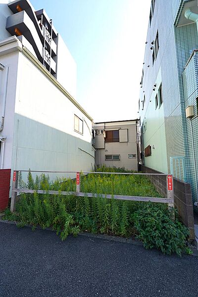 日々のお買い物に便利な商業施設が近くに揃う好環境。駅まで平坦徒歩5分で毎日の移動もラクラクです。
