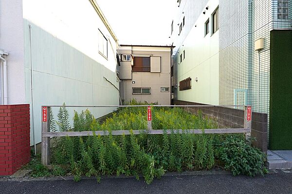 解体費用がかからない現況更地でのお渡し。建築条件なしにつき理想の住まいやプランを実現できます。