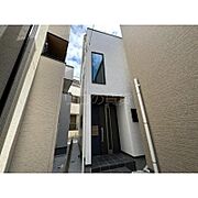 平間駅より徒歩15分 築3年7ヶ月 3階建の賃貸物件