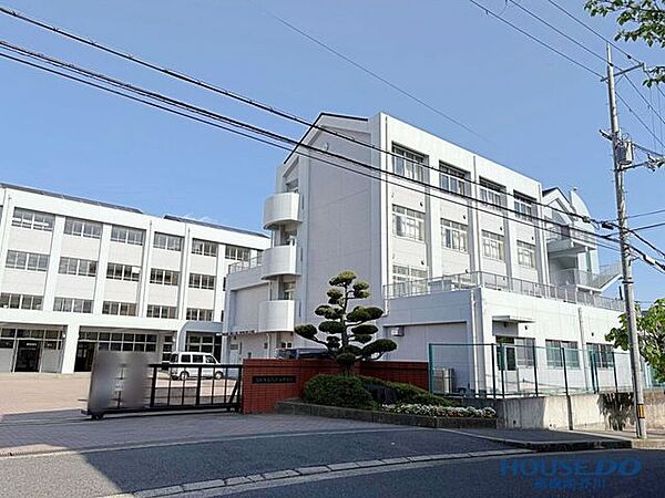 高槻市立阿武山中学校 230m
