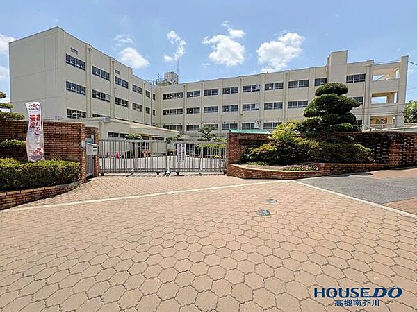 高槻市立南平台小学校 570m