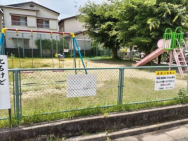 安満中の町つばき児童公園 350m