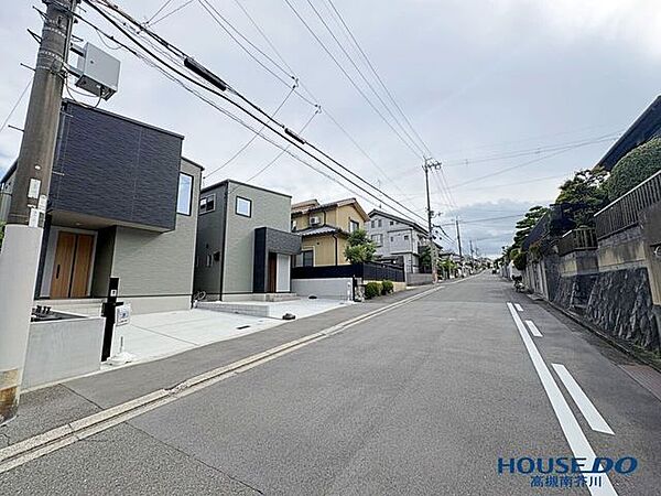 前面道路は幅員8.05mありますのでお車の出し入れもラクラクです