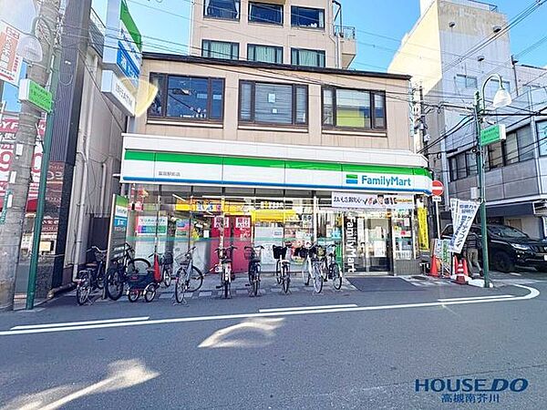 ファミリーマート富田駅前店 160m