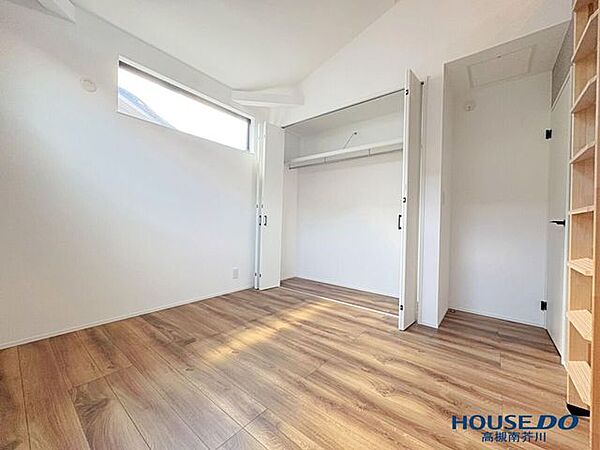 2面採光で明るいお部屋です収納もバッチリ