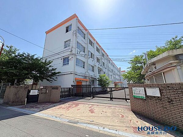 高槻市立第六中学校 940m