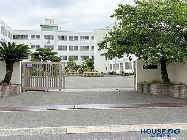 高槻市立第十中学校 2070m