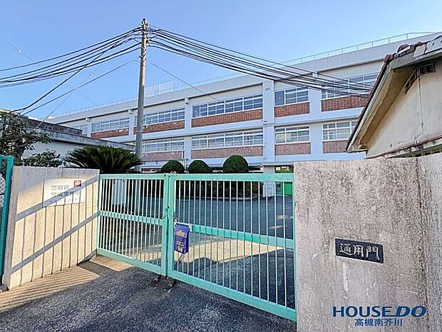 高槻市立第三中学校 810m