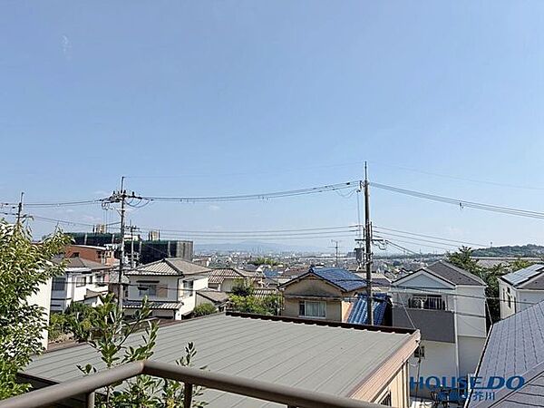 周囲は第一種低層住居専用地域のため落ち着いた空気が流れています。