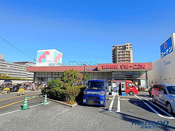 万代高槻富田丘店 520m