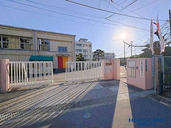 高槻市立赤大路小学校 440m